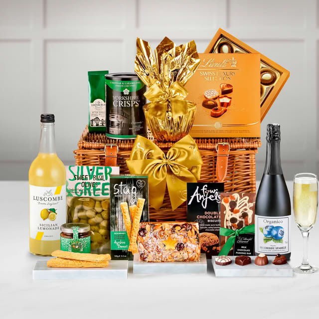 Regency Hampers Knightsbridge Alcohol-Free Gift Hamper with Organic Blueberry Sparkle Drink in a Handmade Willow Picnic Hamper