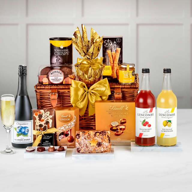 Regency Hampers Burford Alcohol-Free Gift Hamper with Organic Blueberry Sparkle Drink in a Handmade Willow Picnic Hamper