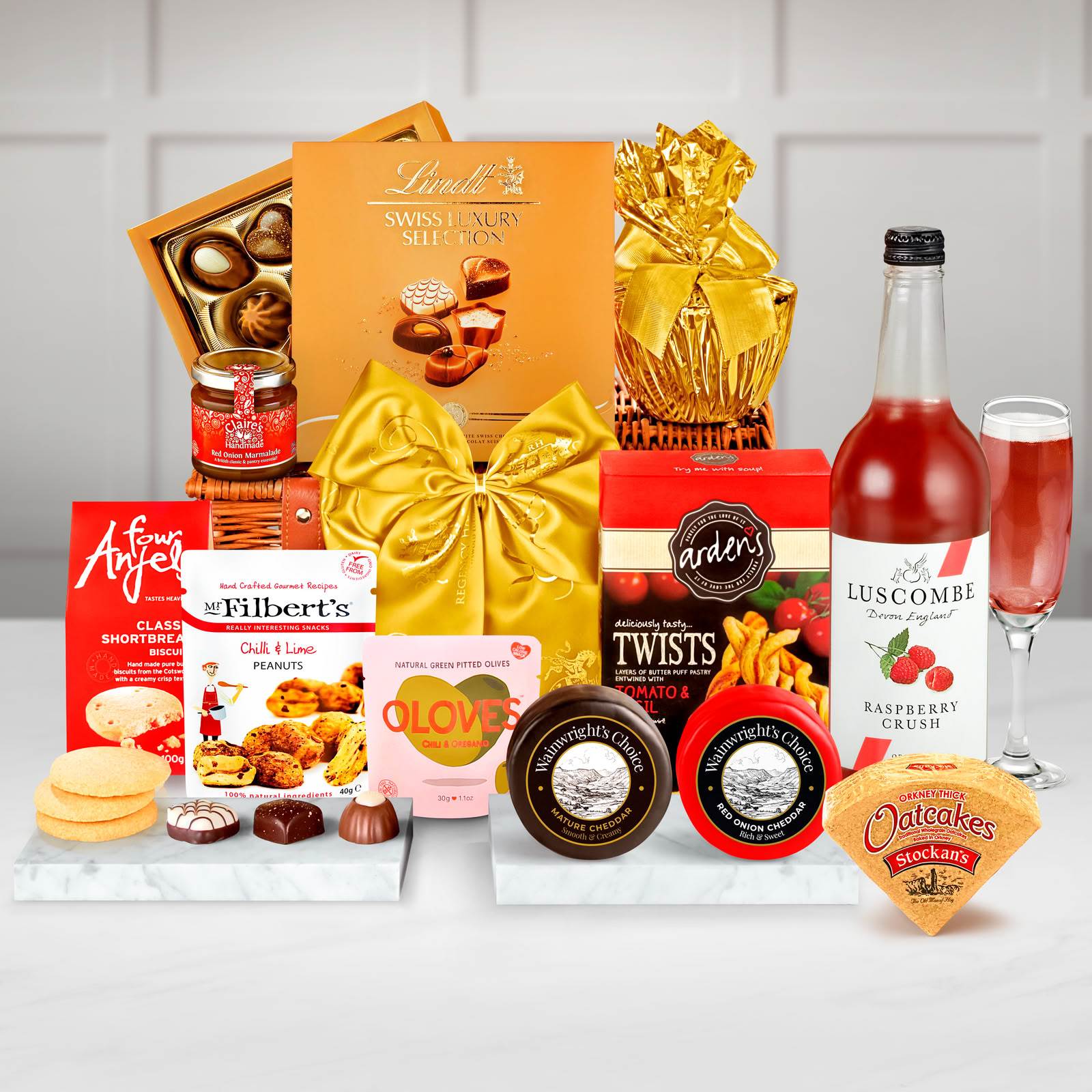 Regency Hampers Edinburgh Alcohol-Free Gift Hamper with Luscombe Organic, Apple & Ginger 74cl in a Handmade Willow Picnic Hamper